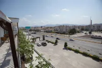 E87 Highway Otel - Sea View