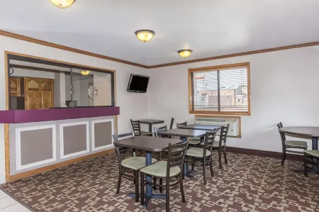 Super 8 by Wyndham Dunbar/Charleston Area Отели в г. Данбар