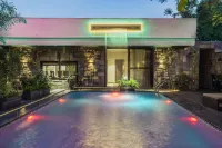 The Out House Pushkar- A Nature Villa - สระว่ายน้ำส่วนตัว