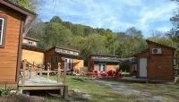Wildwood Resort & Marina فنادق في Jackson County