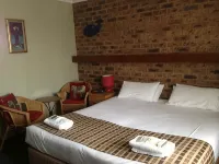 Gisborne Motel Hotels near Macedon Park Emu Farm