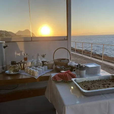 SeaRock Rooms and Suites