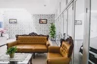 RedDoorz Near Hermes Place Polonia Medan