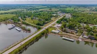 The Cowskin Bunkhouse - Lakeview Getaway - perfect for fishermen/small families!
