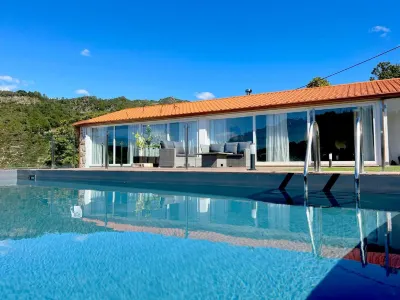Casas Capela by O'Porto Seven