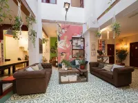 Home Youth Hostel by Feetup Hostels Hotels near Extramurs