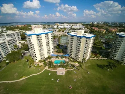 FABOULOUS PENTHOUSE, ESTERO BEACH & TENNIS! ON THE BEACH! EVERYTHING IS NEW!!! Estero Island 주변 호텔