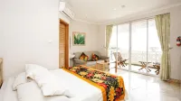 Hawaii Resort Family Suites Hotel di Kecamatan Cinangka