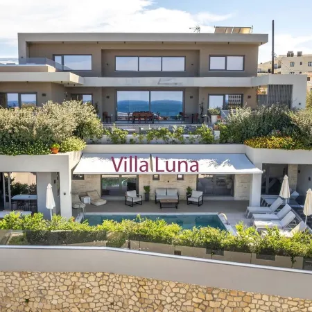 Villa Luna I 100m to Sea Free Heated Pool