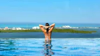 SUITES MALECON CANCUN - สระว่ายน้ำแบบอินฟินิตี้