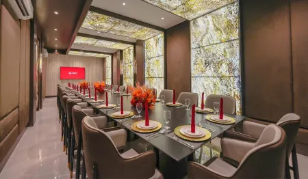 The Marison Hotel Отели рядом с достопримечательностью «Бикол Юниверсити Колледж оф Сайенс»