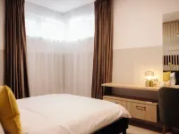 Zen Garden Apartments Hotels near Daffodils' Park