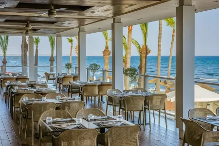 Golden Bay Beach Hotel Отели в г. Pyla