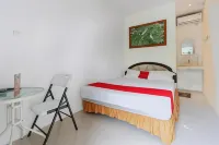 RedDoorz Near RS Mitra Keluarga Depok فنادق في Pancoran MAS