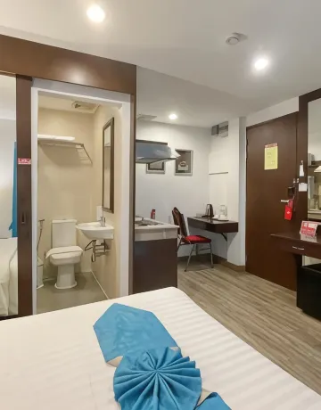 ห้องดีลักซ์เตียงควีนไซส์พร้อมระเบียง