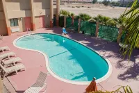 Super 8 by Wyndham Indio - Pools