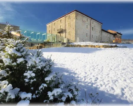 เรเลส์ลาคอลอมบารา โรงแรมในTravo