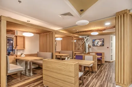 Holiday Inn Plovdiv Отели рядом с достопримечательностью «Централна джамия на Пловдив - Джумая джамия»