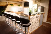 卡那封Hospitality,貝斯特韋斯特SureStay精選飯店 - 酒吧