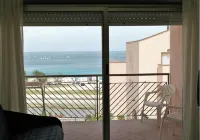 阿達拉村與國會 - 海景