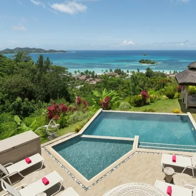 Hotel le Duc de Praslin Hotels near Praslin Museum