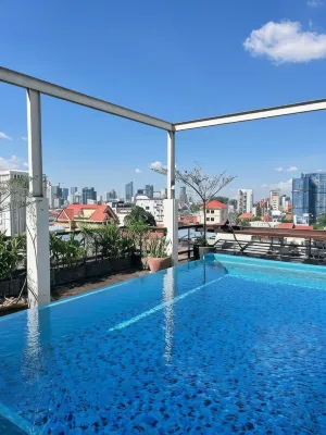 Monsoon Bassac Hotel - Kolam Atas Bumbung