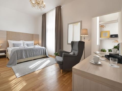 Little King Old Town Residence