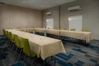 Holiday Inn Express & Suites Lawrence by IHG
