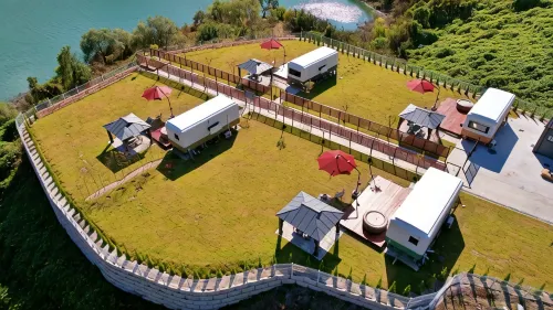 Jecheon Cheongpung Lake Caravan Hotel di Jecheon