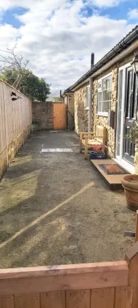 Willow Cottage 4 bedroomCosy stopover, dogs welcome