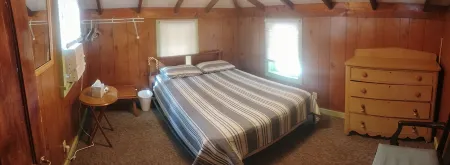 Charming 3 BR Lakefront Cottage - Gateway to Platte Lake & Sleeping Bear Dunes!