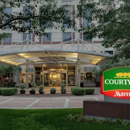 Courtyard Grand Rapids Downtown Отели рядом с достопримечательностью «DeVos Place»