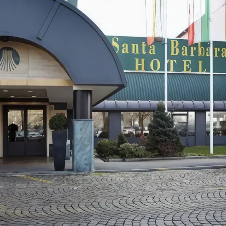 Santa Barbara Hotel Отели рядом с достопримечательностью «Железнодорожная станция Milan Rogoredo»