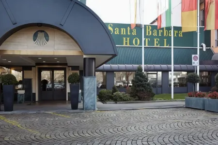 Santa Barbara Hotel Отели рядом с достопримечательностью «Сан Винченцо ин Прато»
