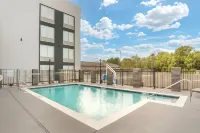 Best Western Plus Mobile Inn  Suites