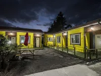 Seogwipo Yuchaekkotgire Meomunsigan Pension 鄰近活力迷宫的酒店