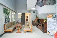 RedDoorz Near Rumah Sakit Baptis Kediri Các khách sạn ở Pesantren