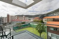 Latitude Aparthotel by Totalstay - Sea View