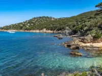 GIENS, T2 in owner's villa with swimming pool Hotels in Giens