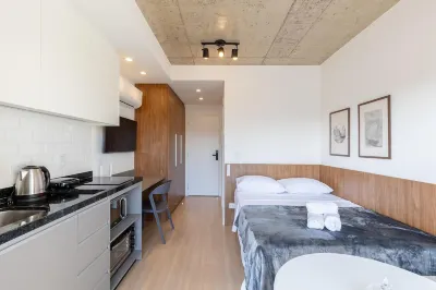 쿠리치바 식물원에서 몇 걸음 떨어진 완비된 아파트먼트 - EBI R. XV de Novembro - Matriz 주변 호텔