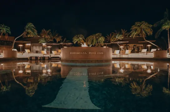 Botanical Pool Club