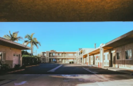 Tropic Lodge