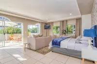 Hermanus Beachfront Lodge
