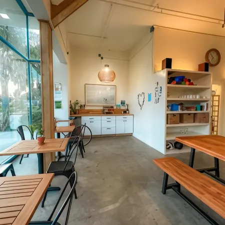 ITH Santa Barbara Beach Hostel