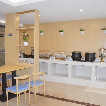 Qingmu Select Hotel (Xuyi Huaxia International Center)