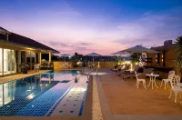 Capitel Rama 4 - Rooftop Pools