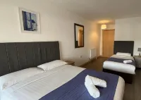 Letterkenny Wild Atlantic Apartments โรงแรมใน