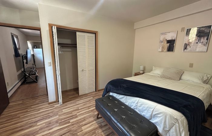 Cozy 1 bedroom apartment across from the airport with WiFi.