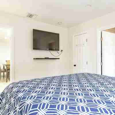 Home Away From Home Near Disneyland, Knott’s Berry Farm, Beaches, & Los Angeles. Rooms