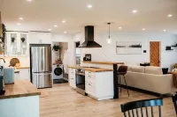 Beautiful, modern, cottage with hot tub and more - 4-Star